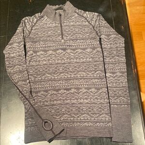 lululemon Athletica Sz 4,
1/4 Zip Pullover w/ Thumb Holes Gray Aztec